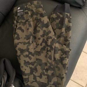 nike army joggers